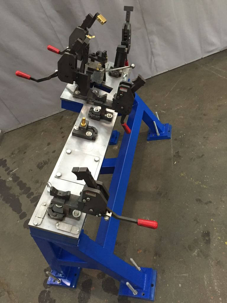 Стенд для приварки кронштейнов к траверсе