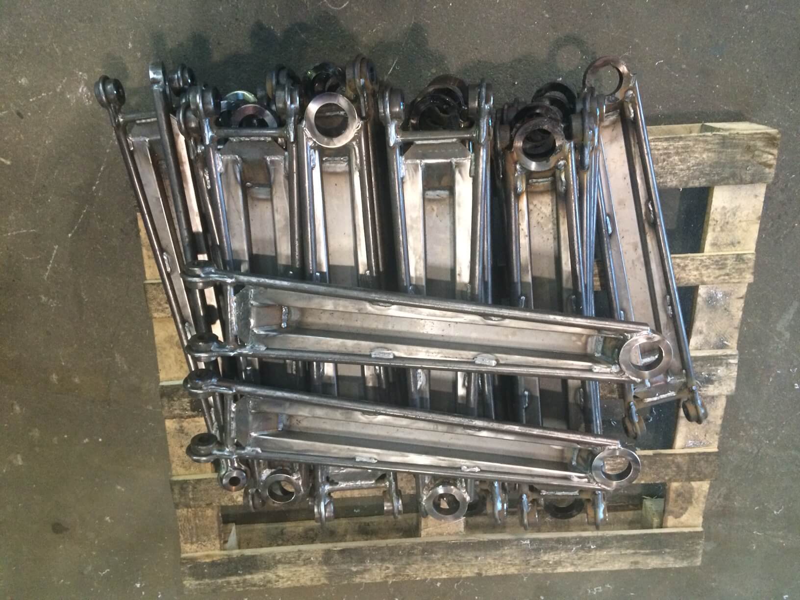 Телеги для транспортировки запчастей Lada