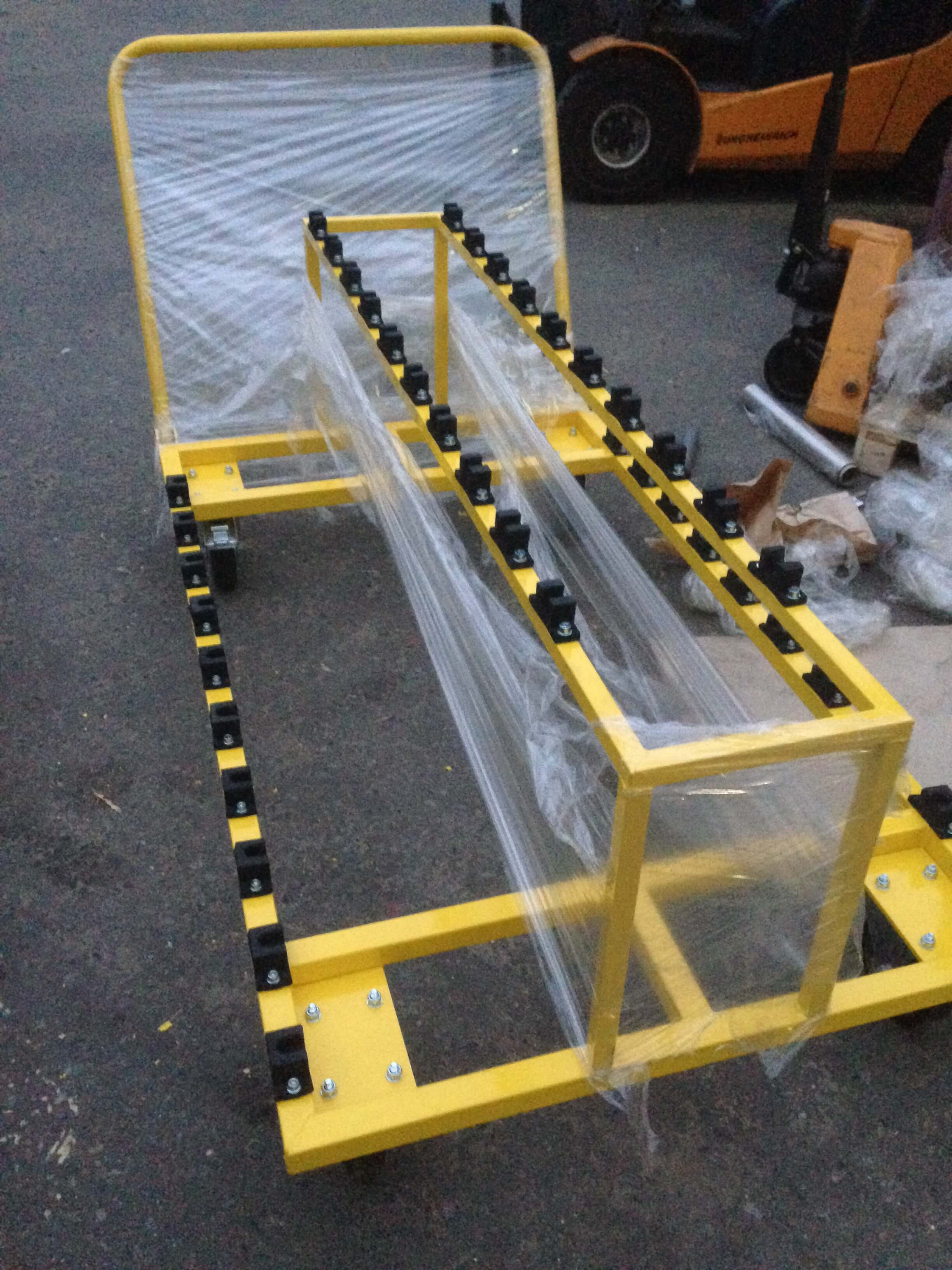 Телеги для транспортировки запчастей Lada