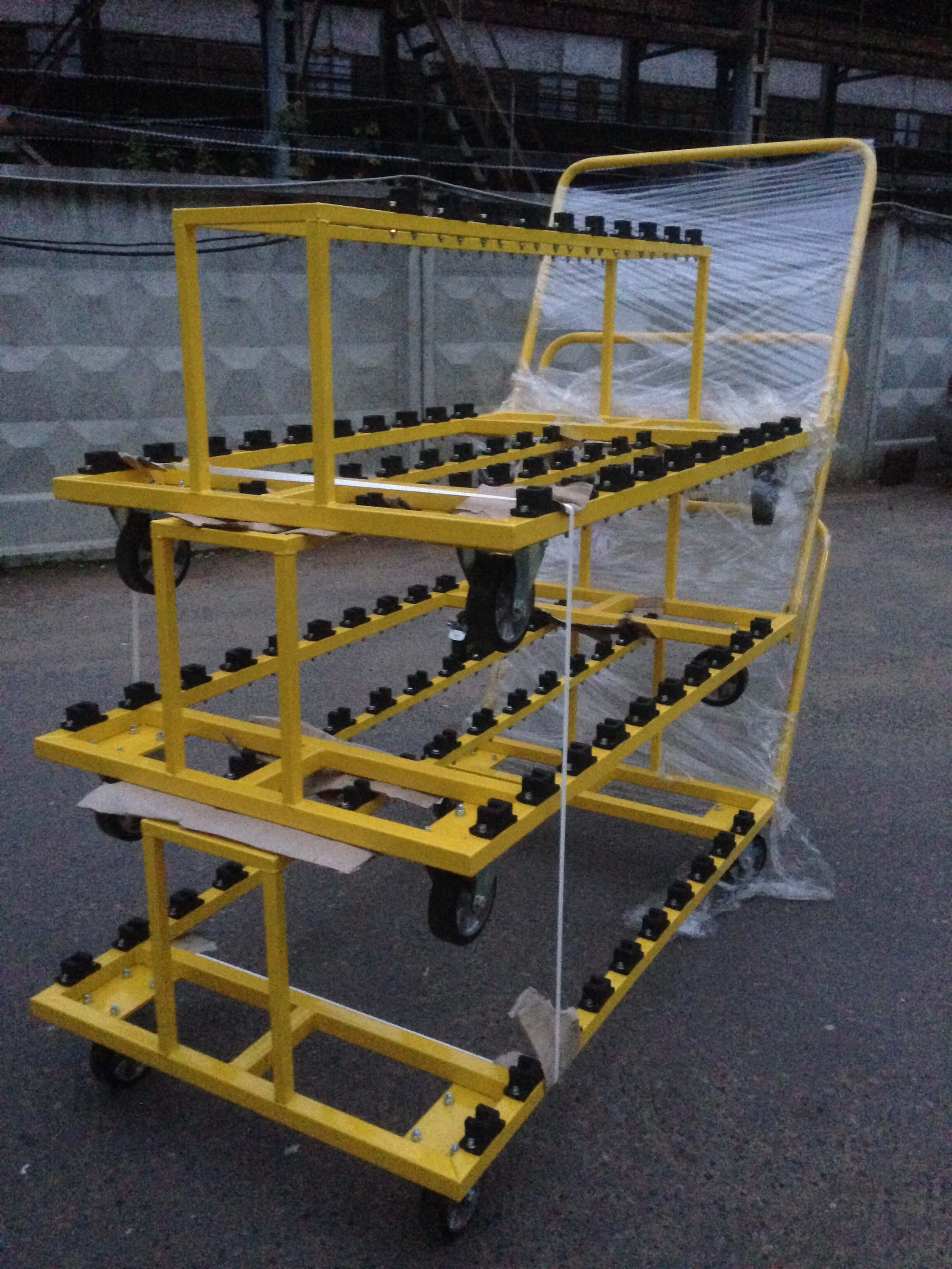 Телеги для транспортировки запчастей Lada