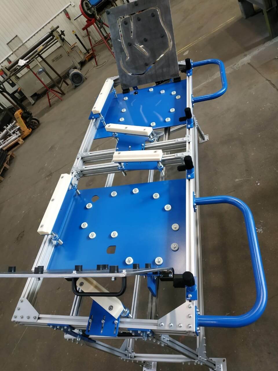 Стол нанесения мастики